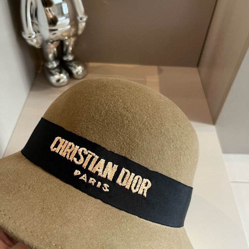 CHRISTIAN DIOR